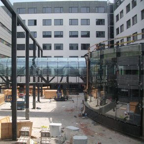 Specialfremstillet bjet lamineret glas